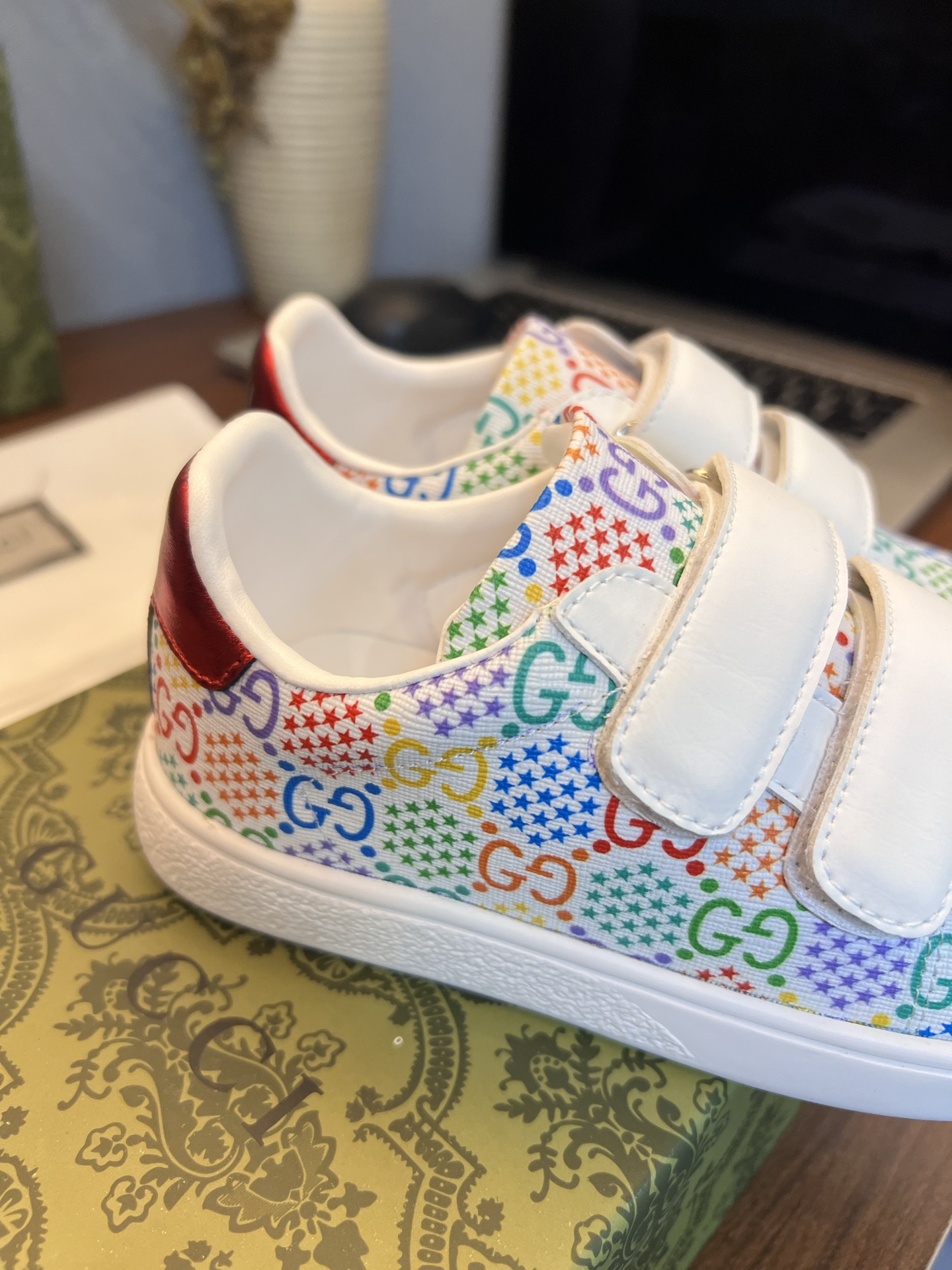 Children's shoes child
